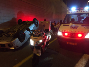  بالصور: إنقلاب مركبة وإصابة سائقها في الطريق المؤدي إلى فولفسون بيافا